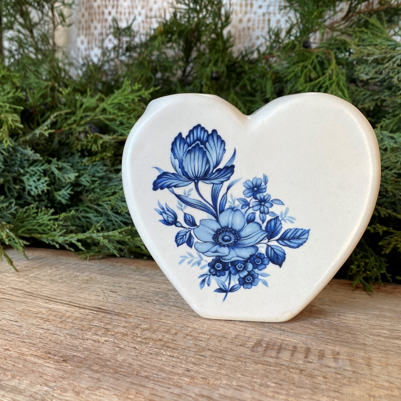 Ceramic heart with white glaze and blue floral decal