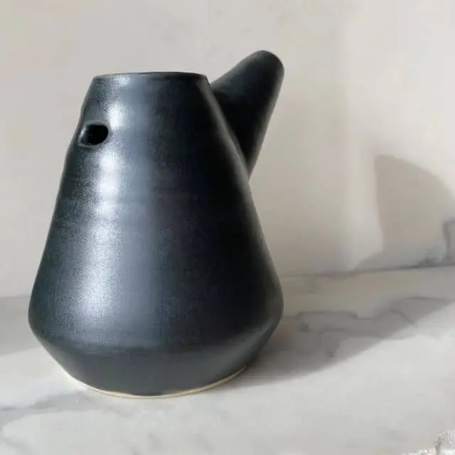 Ceramic bubbler pipe with black glaze